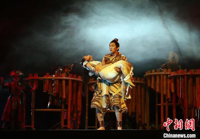 圖為《花腰竹女》演出劇照?！↑S興鴻 攝