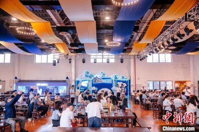 圖為基地內(nèi)的慕尼黑餐廳。　李南軒 攝